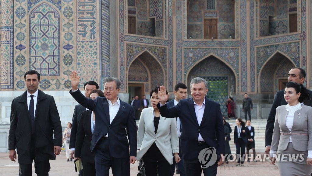 사마르칸트 방문한 문 대통령