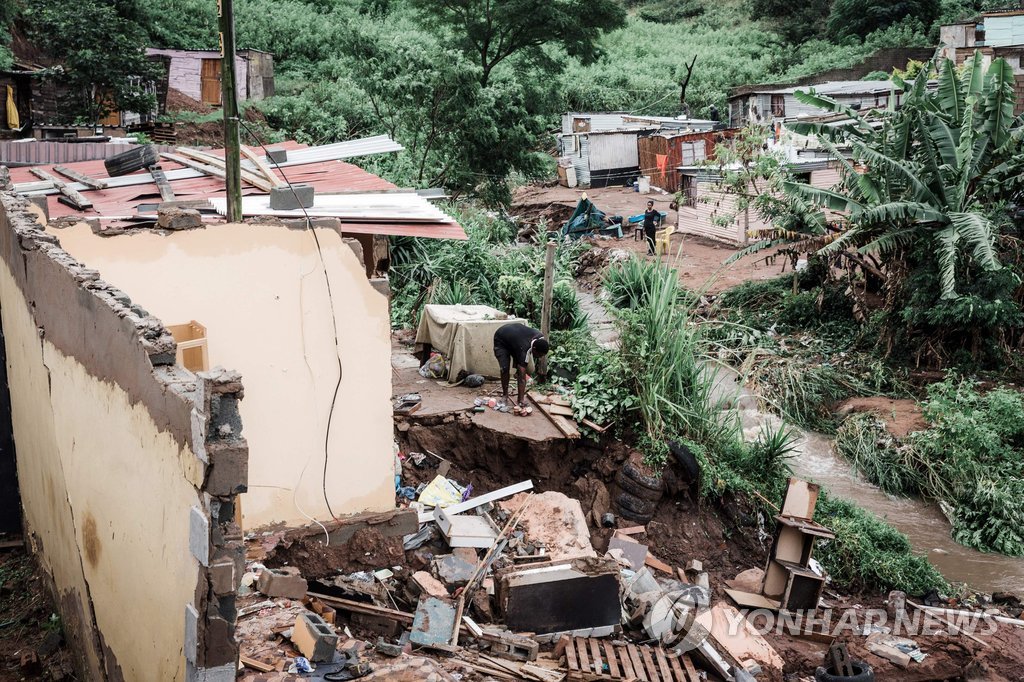 남아공서 폭우에 이은 홍수·산사태로 70명 이상 사망