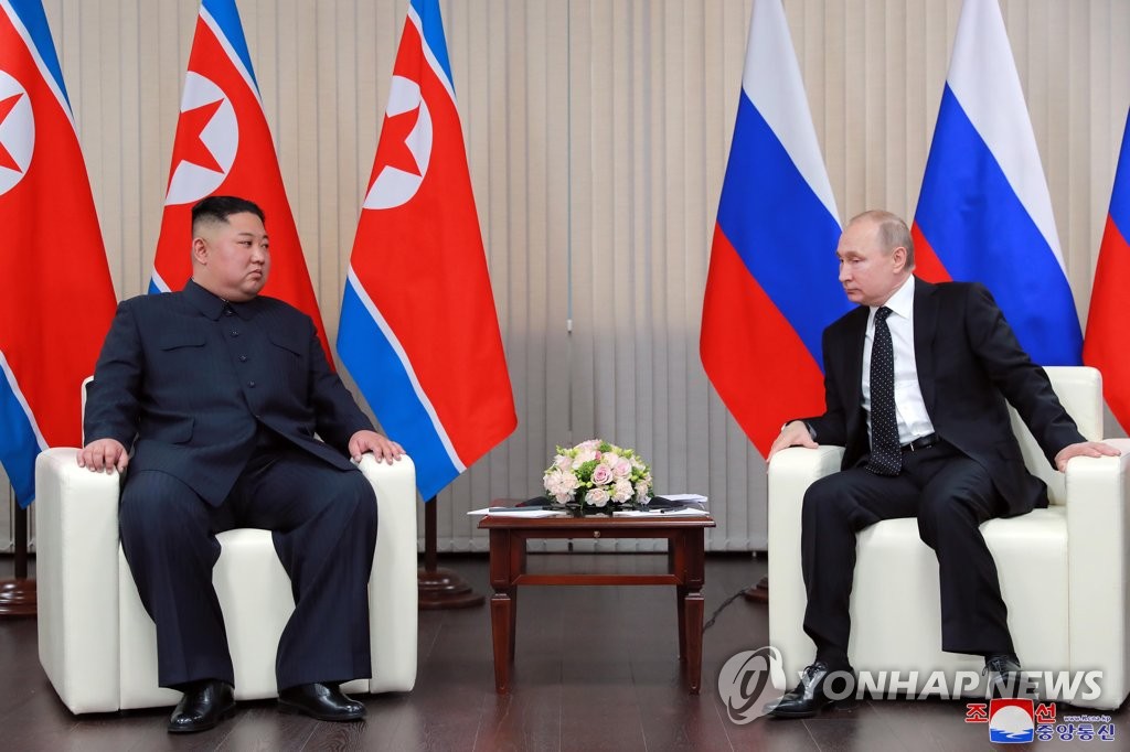 푸틴 러시아 대통령(오른쪽) 만난 김정은 위원장