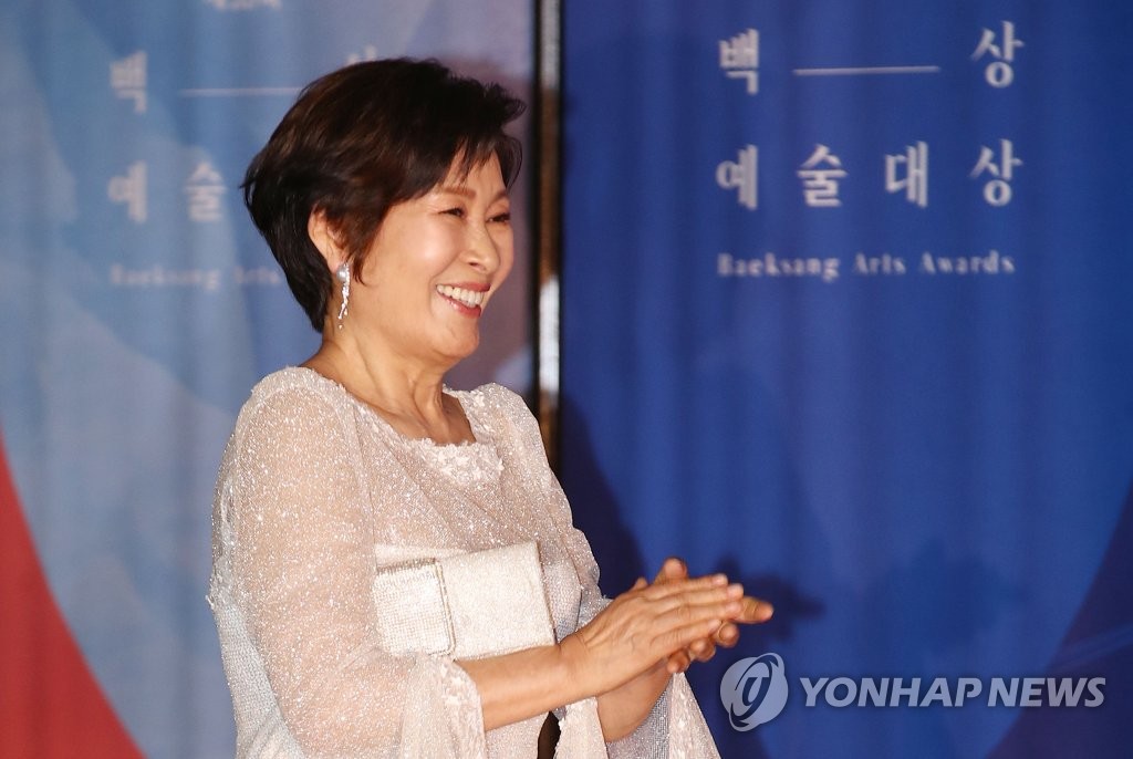 Veteran actress Kim Hye-ja smiles at the Baeksang Arts Awards held in Seoul on May 1, 2019. (Yonhap)