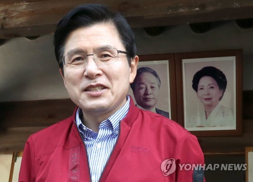 YS 생가 둘러보는 황교안 대표