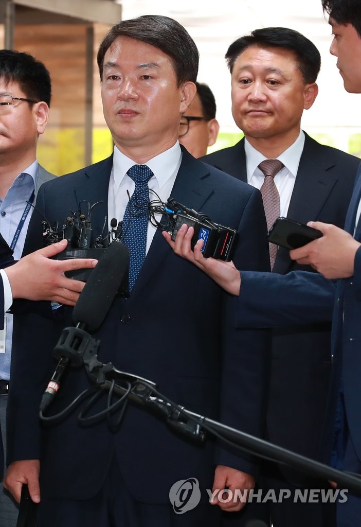 구속영장 청구된 두 전직 경찰 수장