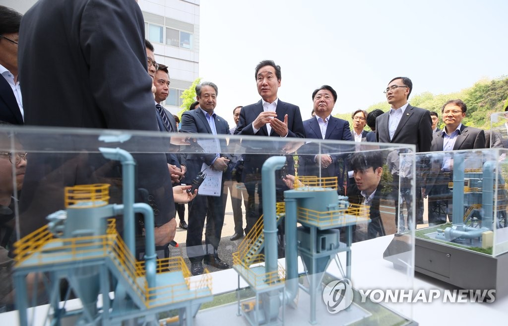 이 총리, 미세먼지 방지설비 기업 방문