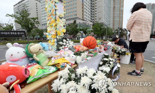 축구클럽 사고현장에 마련된 추모공간