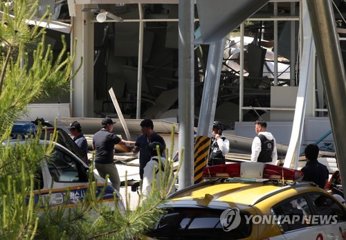 합동 감식 진행되는 강릉벤처공장 사고현장