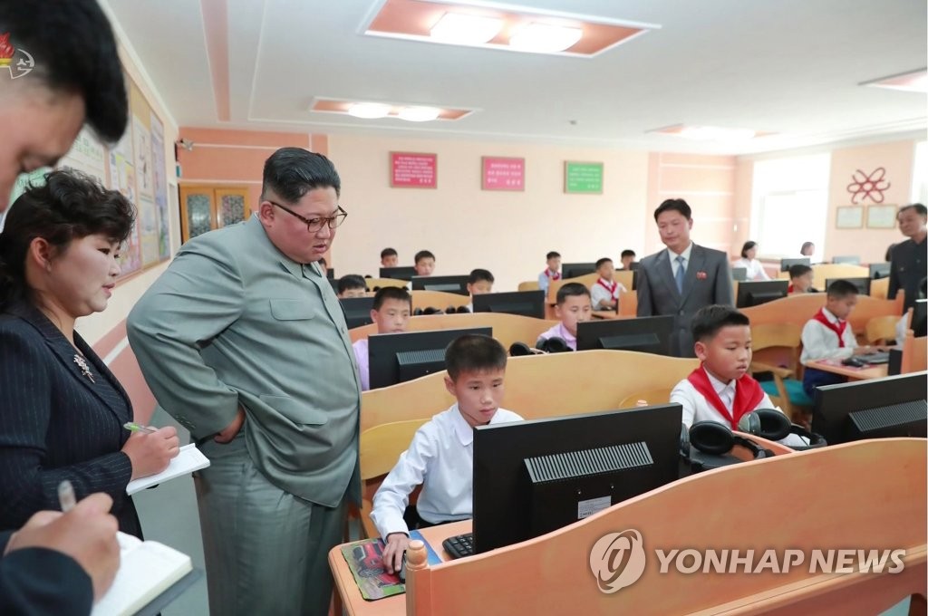 북한 김정은, 자강도 배움의 천리길 학생소년궁전 현지지도