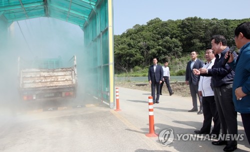 아프리카돼지열병 차단방역현장 방문한 이낙연 총리