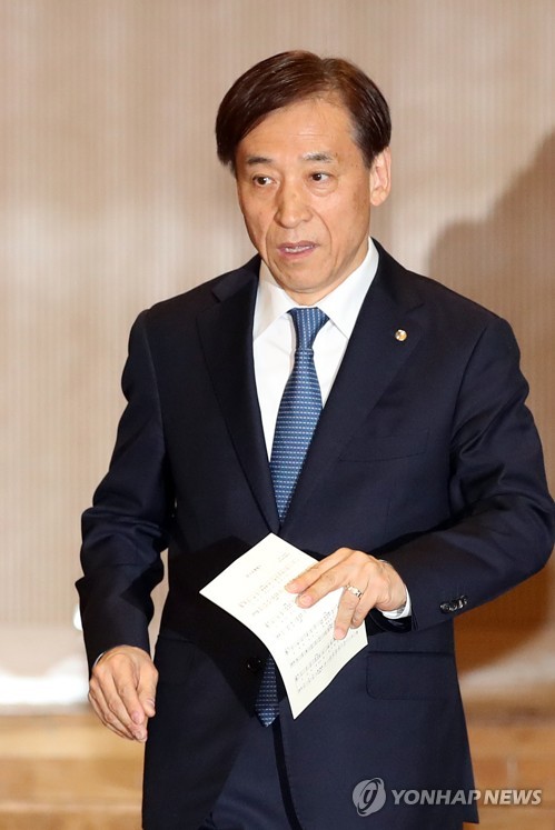 입장하는 이주열 한국은행 총재