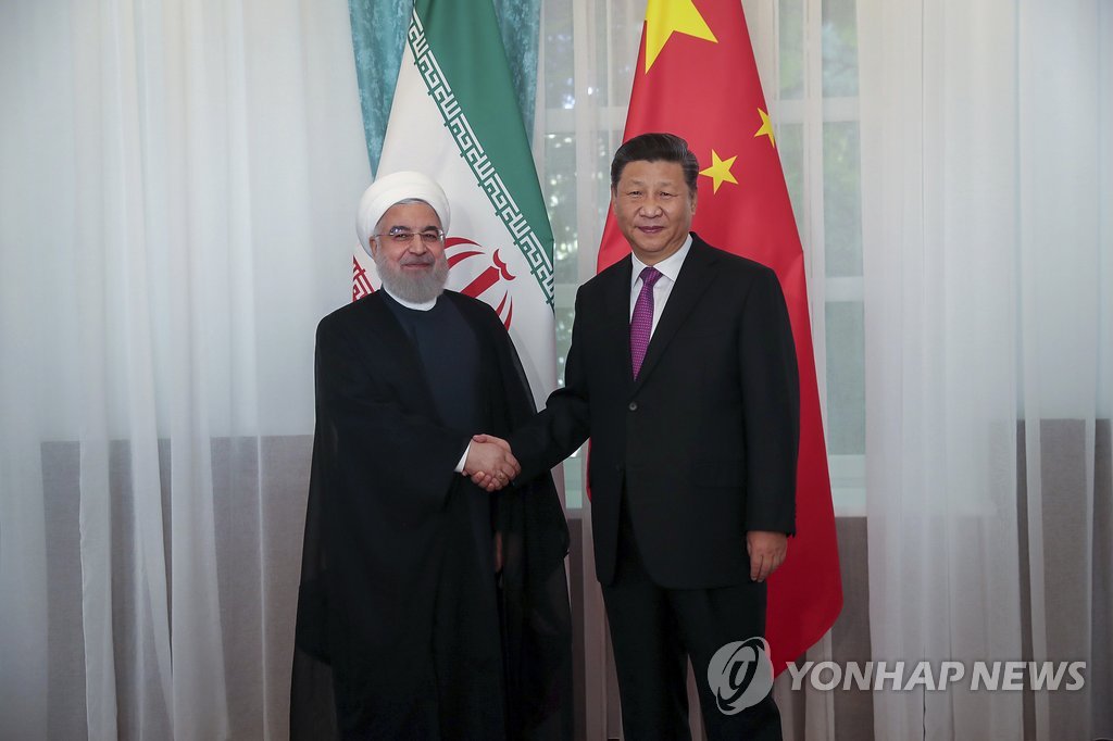 SCO 정상회의서 만난 시진핑과 이란 대통령