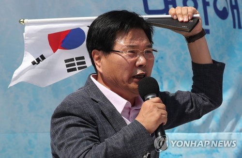탈당 선언하는 홍문종