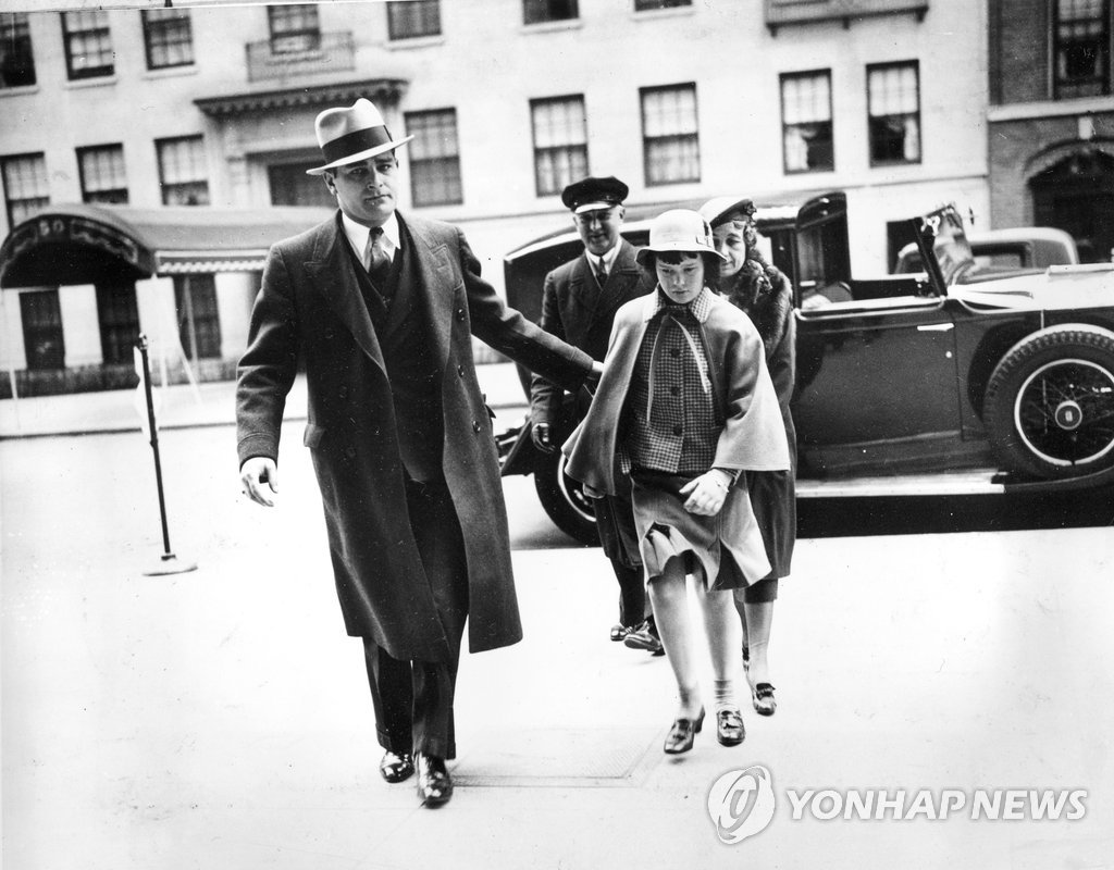 어린 시절의 美밴더빌트家 상속녀 글로리아