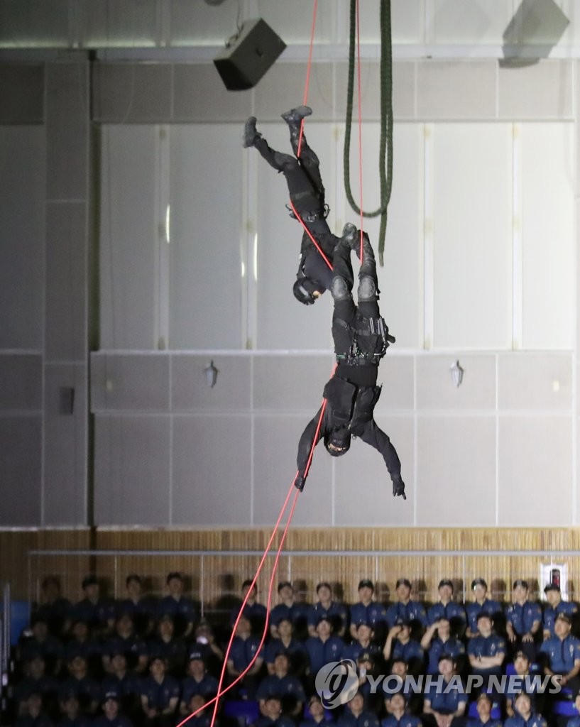 Grupo de policías para el campeonato mundial de la FINA Grupo de policías para el campeonato mundial de la FINA