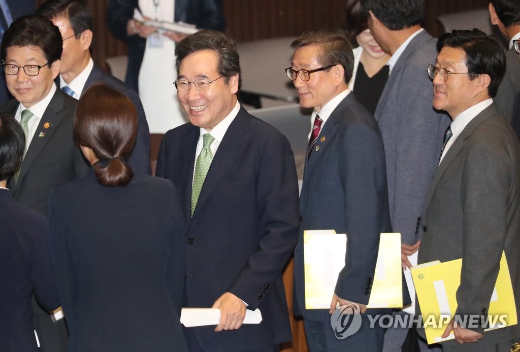 이낙연 총리 '밝은표정'