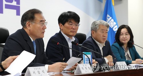 마늘가격 수급안정 대책 당정협의에서 발언하는 이개호 장관