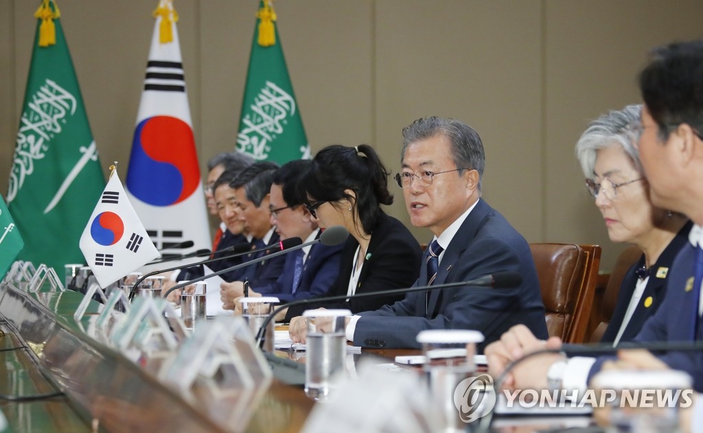 사우디아라비아 왕세자와 회담하는 문 대통령