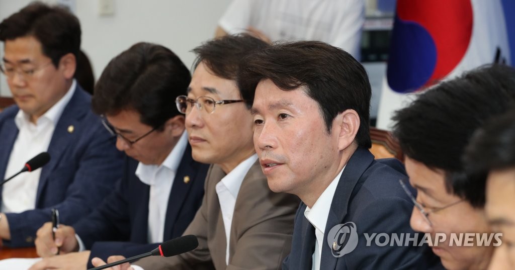 발언하는 이인영
