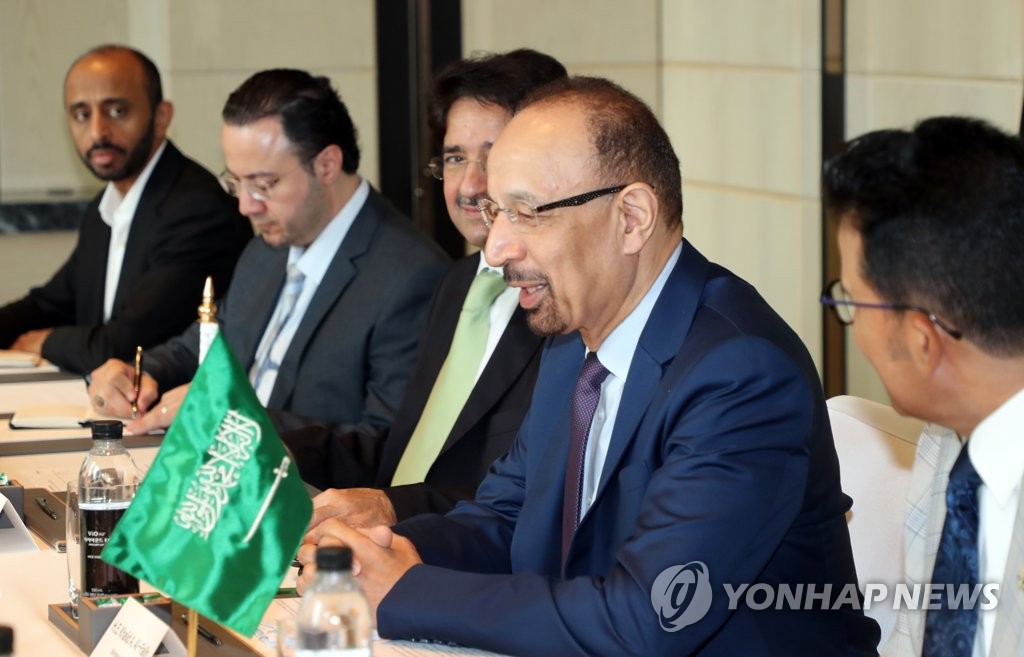 وزير الطاقة والصناعة والثروة المعدنية السعودي خالد الفالح يجتمع مع نظيره الكوري سونغ وزير الطاقة والصناعة والثروة المعدنية السعودي خالد الفالح يجتمع مع نظيره الكوري سونغ