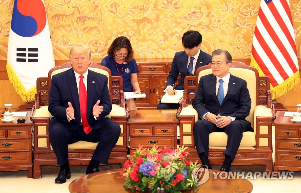(서울=연합뉴스) 한상균 기자 = 문재인 대통령과 트럼프 미국 대통령이 지난 6월 30일 청와대에서 소인수 정상회담을 하고 있다. 2019.6.30 xyz@yna.co.kr