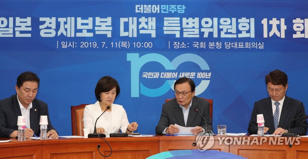 발언하는 이해찬 대표