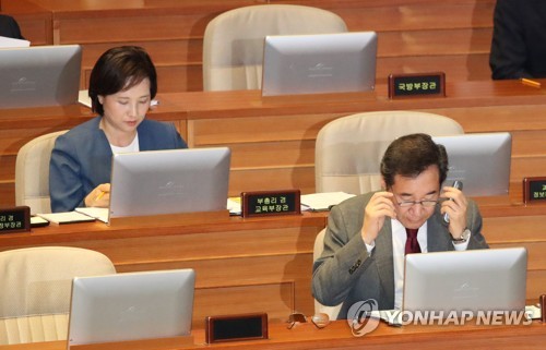 본회의 참석한 총리와 부총리