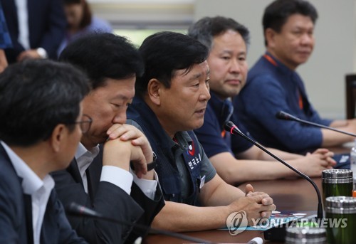 모두발언하는 이성경 한국노총 사무총장