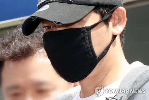 영장실질심사 향하는 강지환