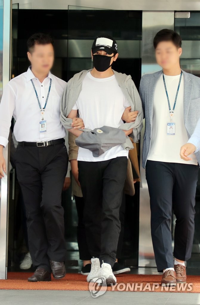 Actor leaves for court hearing Actor leaves for court hearing