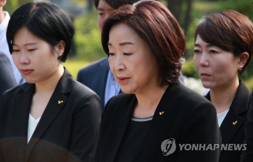 참배하는 심상정 대표