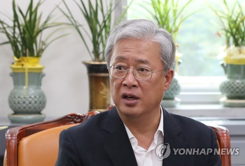 기자회견하는 유성엽