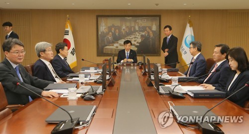 7월 금통위에서 발언하는 이주열 한국은행 총재