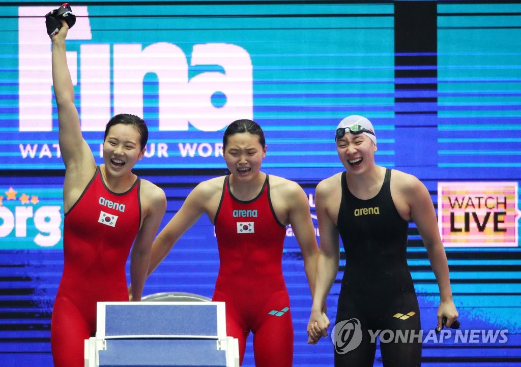 한국신기록 세운 여자 계영 400m 대표팀