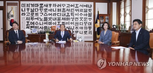 문 의장과 회동하는 교섭단체 원내대표들