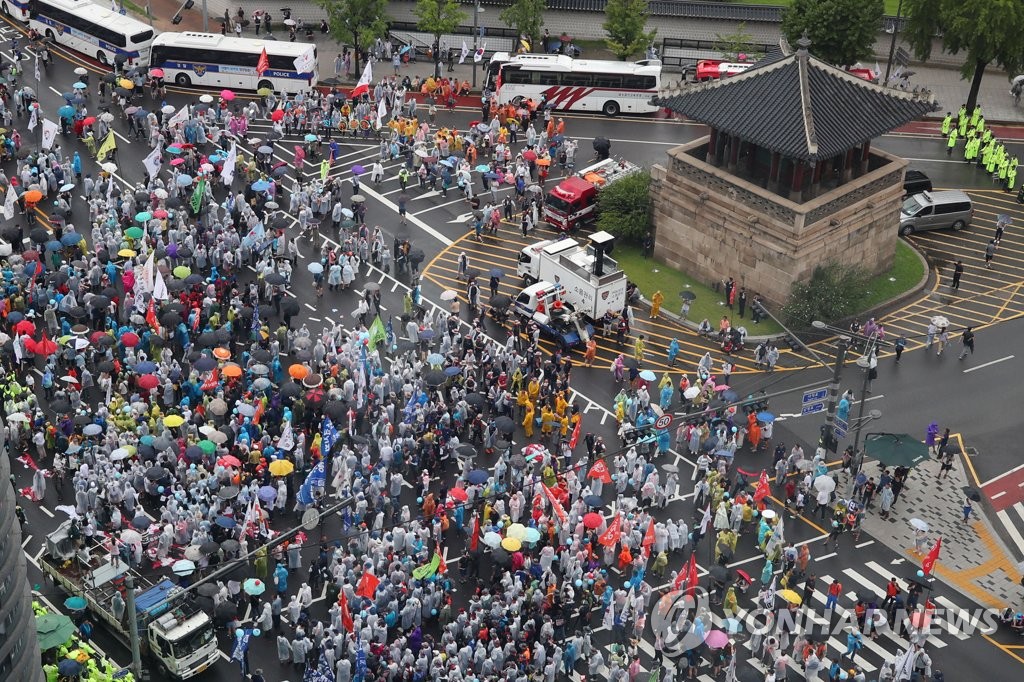 아베 정부 규탄 행진