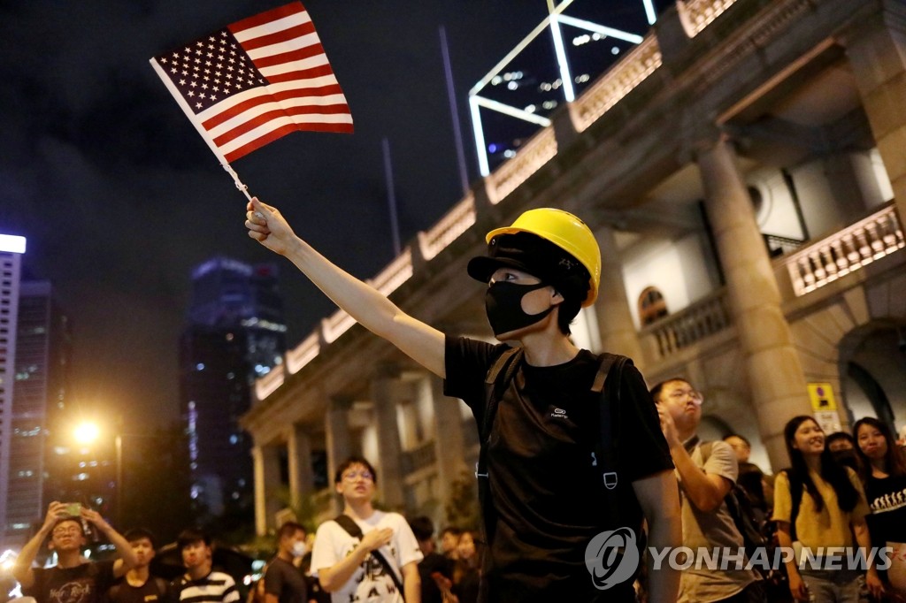 성조기 흔드는 홍콩 시위대