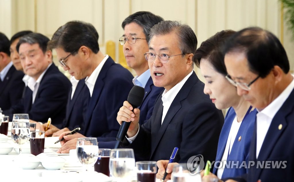 국립대 총장들과 오찬 간담회하는 문 대통령