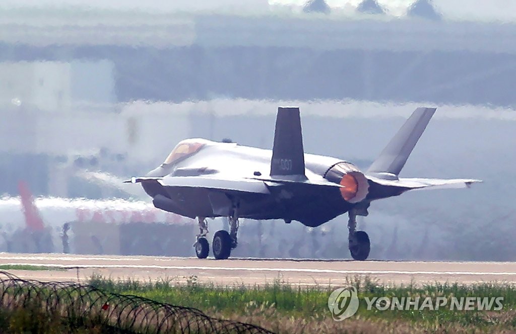 ステルス機が離陸 ステルス機が離陸