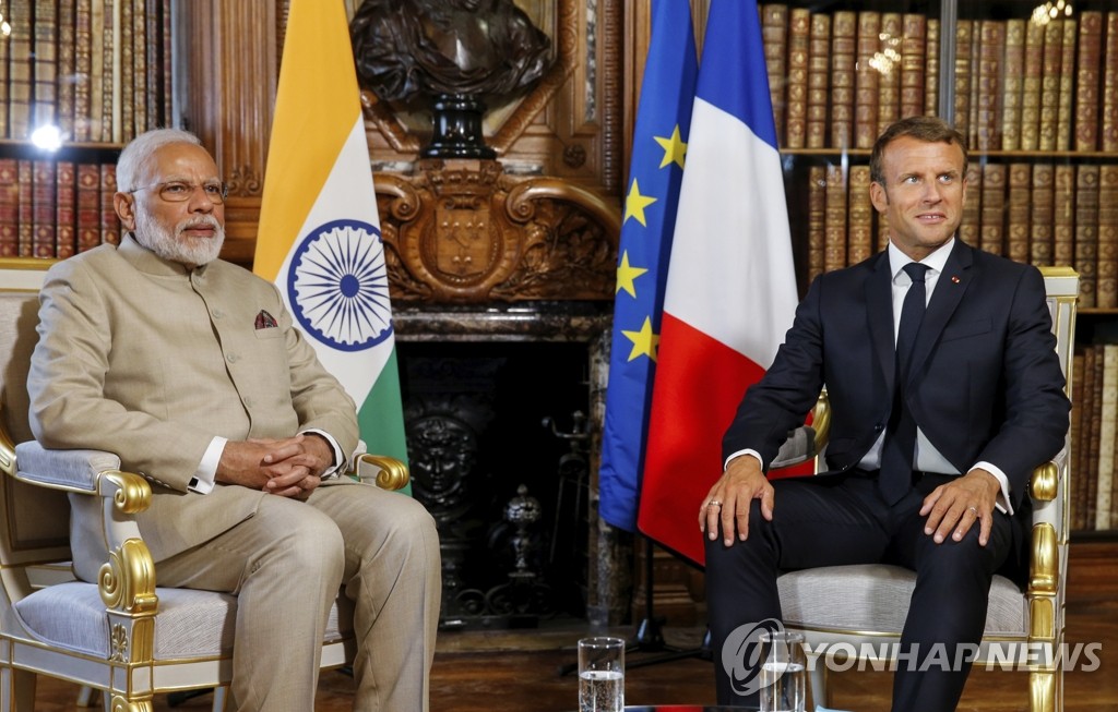 정상회담 하는 프랑스 대통령과 인도 총리