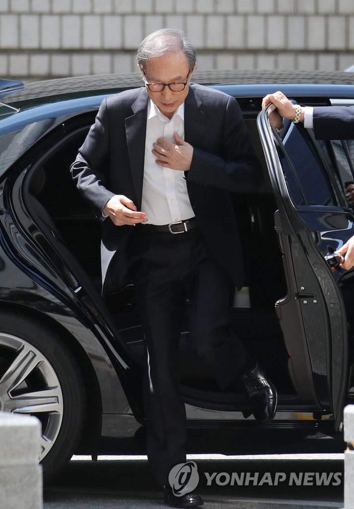 Ex-President Lee at court hearing Ex-President Lee at court hearing