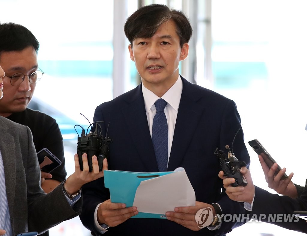 일요일 출근하는 조국 후보자