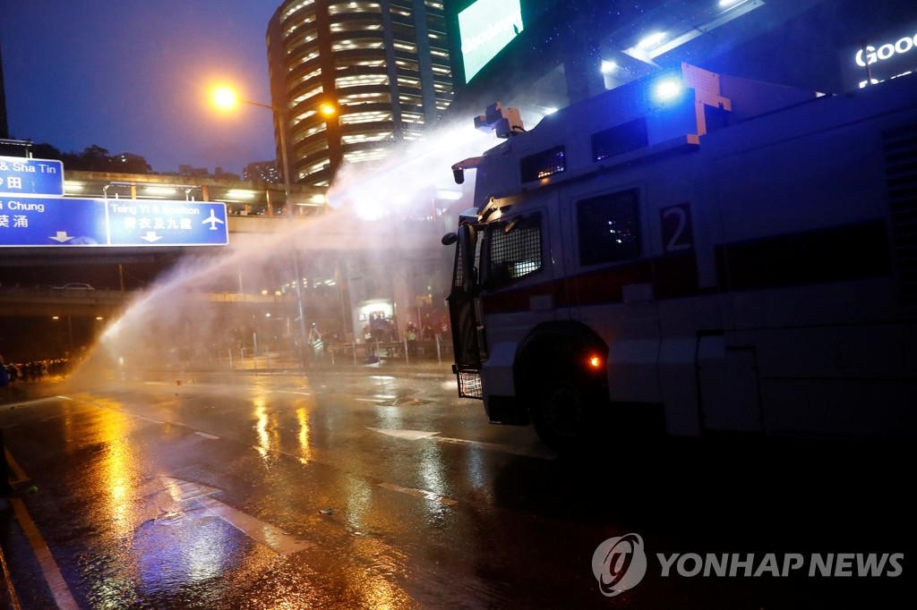 홍콩 시위에 처음 등장한 물대포