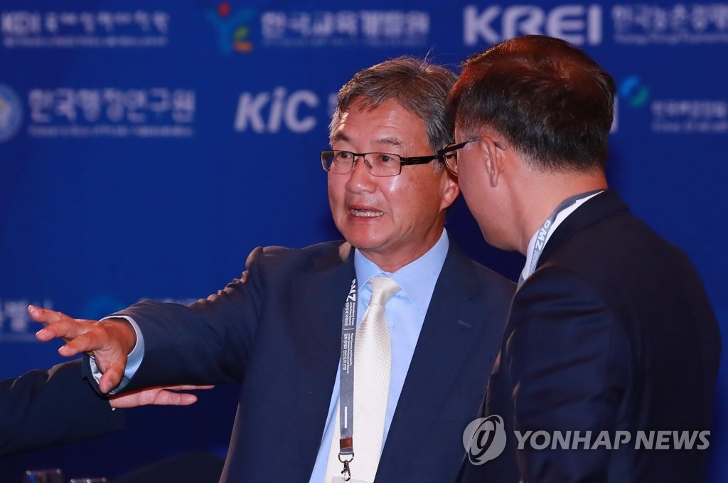DMZ 포럼 참석한 조셉 윤