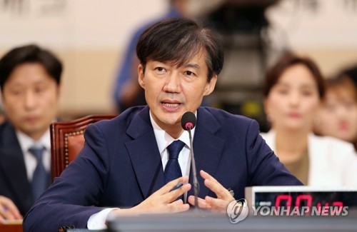 답변하는 조국 후보자