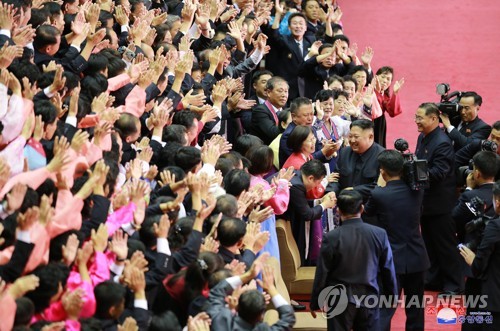 제14차 전국교원대회 참석한 김정은