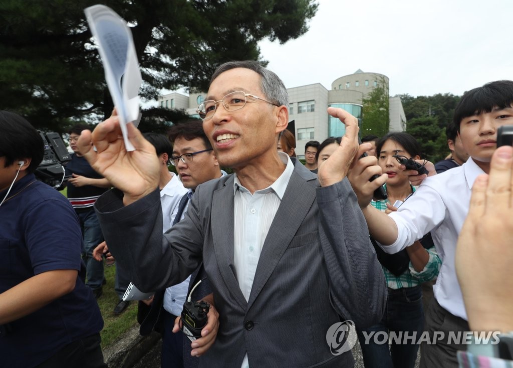 동양대 진상조사단장에게 쏟아지는 질문