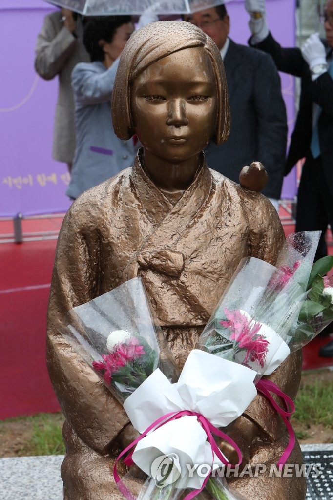 新たな「少女像」 お披露目 新たな「少女像」 お披露目