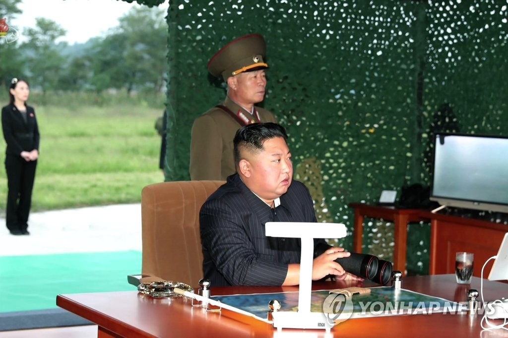 김정은, 초대형 방사포 시험사격 지도…박정천 총참모장 수행