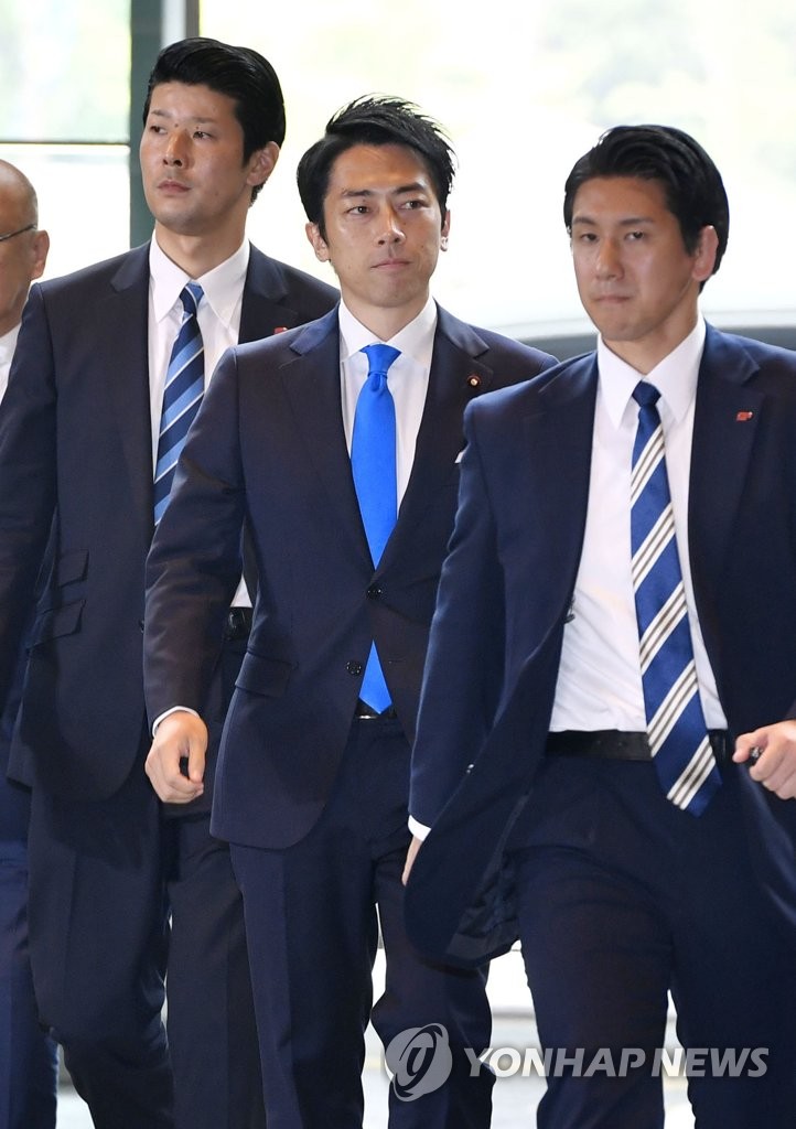 '3번째 최연소 각료' 고이즈미 일본 환경장관
