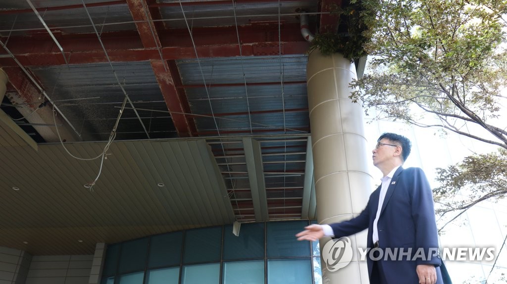 Inter-Korean liaison office damaged by typhoon Inter-Korean liaison office damaged by typhoon