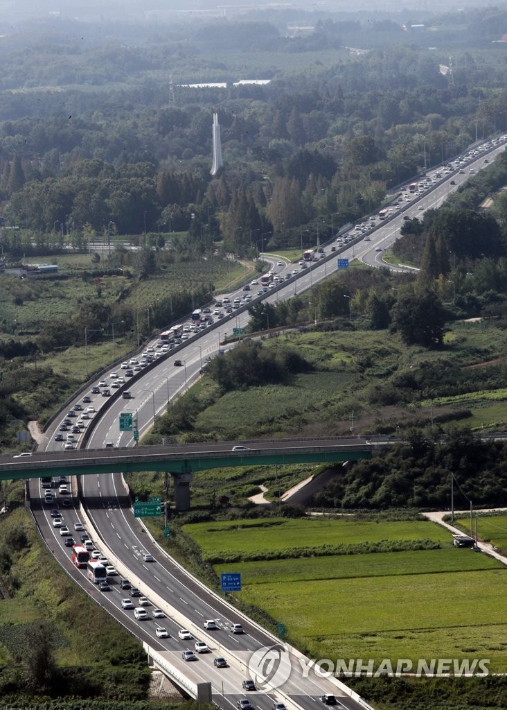 Chuseok holiday traffic rush Chuseok holiday traffic rush