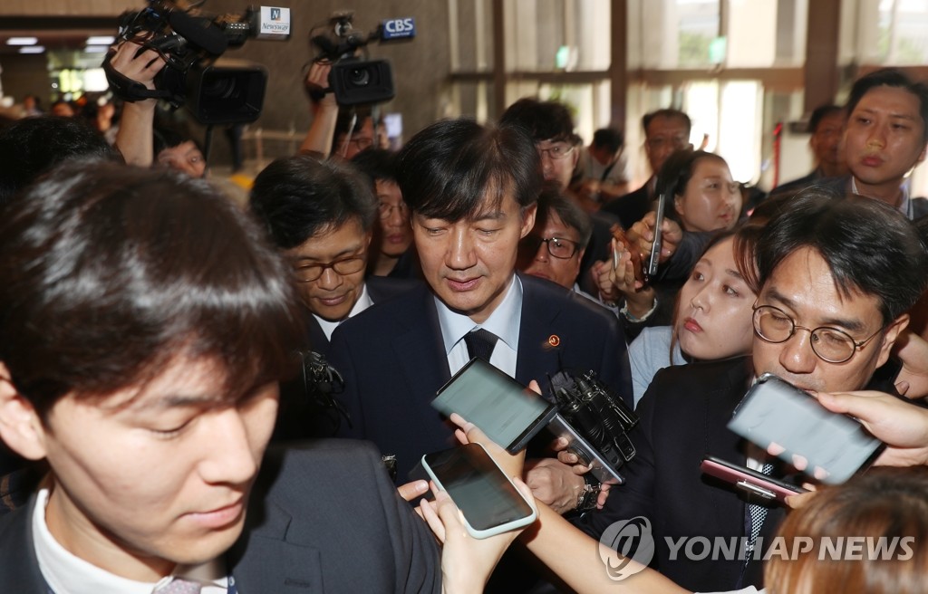 조국 장관 취재 열기